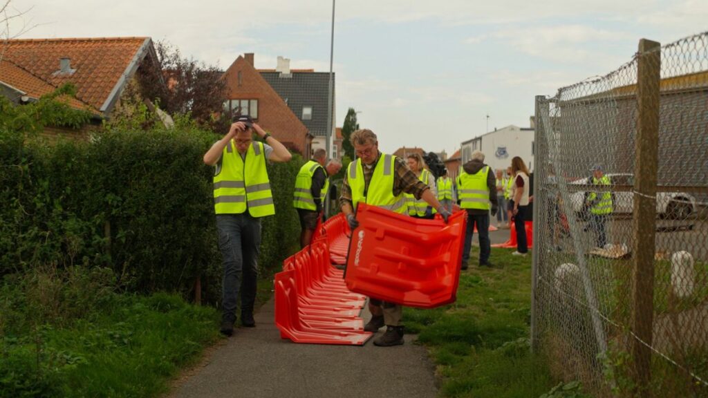 Volunteers setting up EasyWall to protect homes