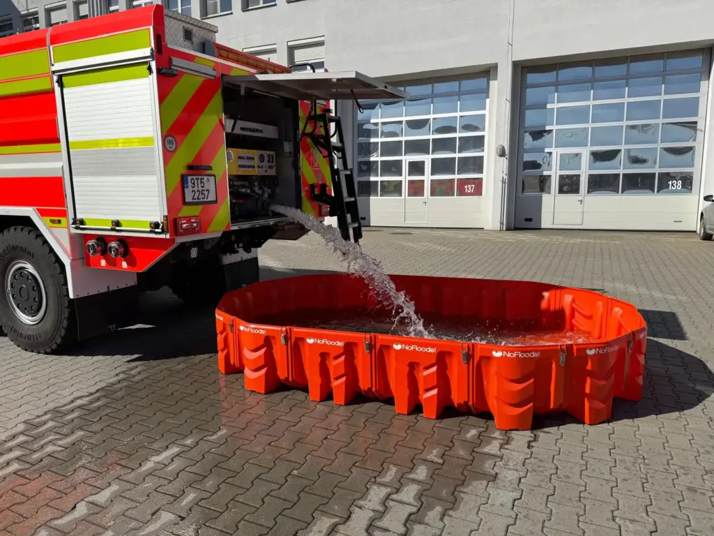 EasyWall container being filled with water