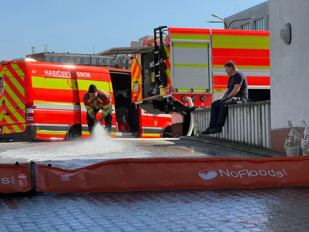 NoFloods FlexGuard Water Runoff Control Product