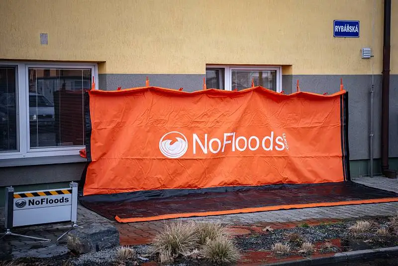 NoFloods FlexWall Water Runoff Barrier