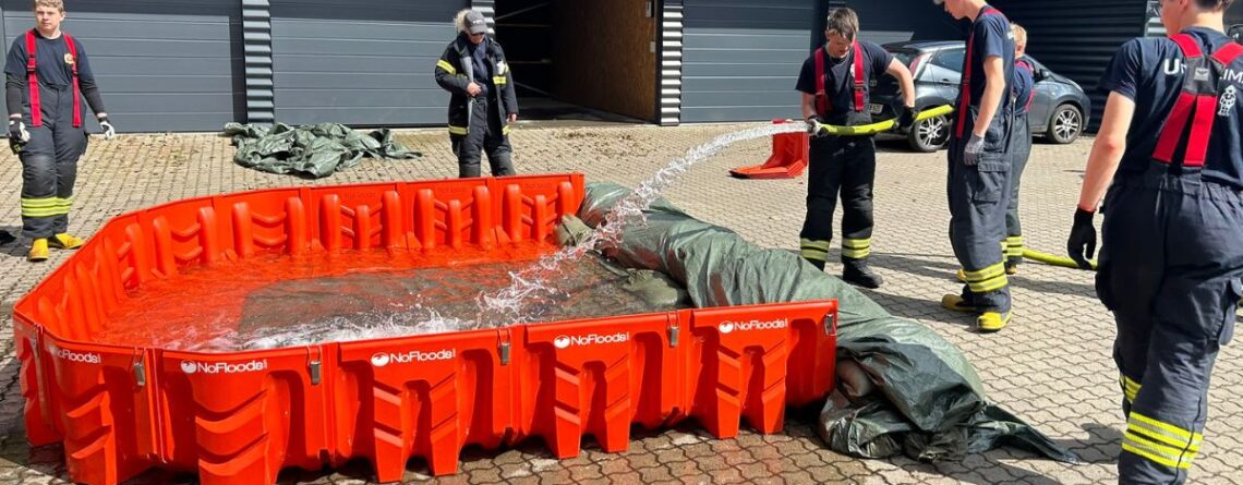Pouring water into the EasyWall Barrier during the flood training